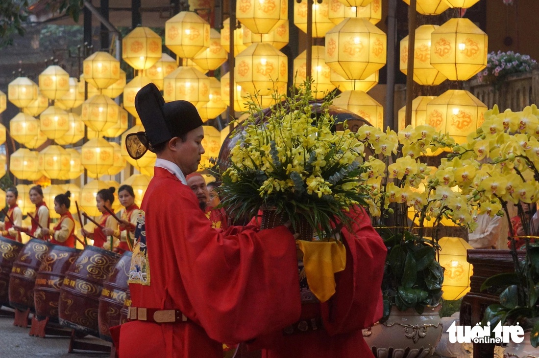 Chủ tịch nước Lương Cường dâng hương khai xuân tại Hoàng thành Thăng Long - Ảnh 6.