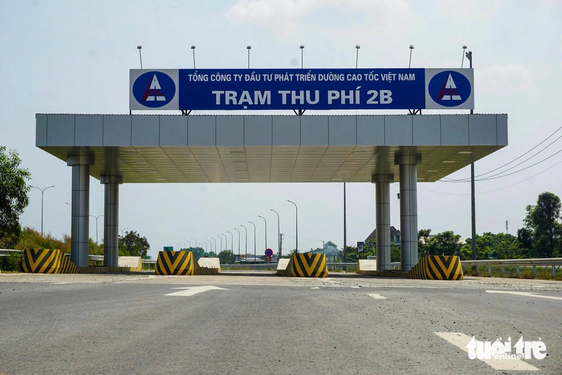 Ngắm 18,8km cao tốc Bến Lức - Long Thành nối Long An với cảng Hiệp Phước, thông xe dịp 30-4 - Ảnh 3.