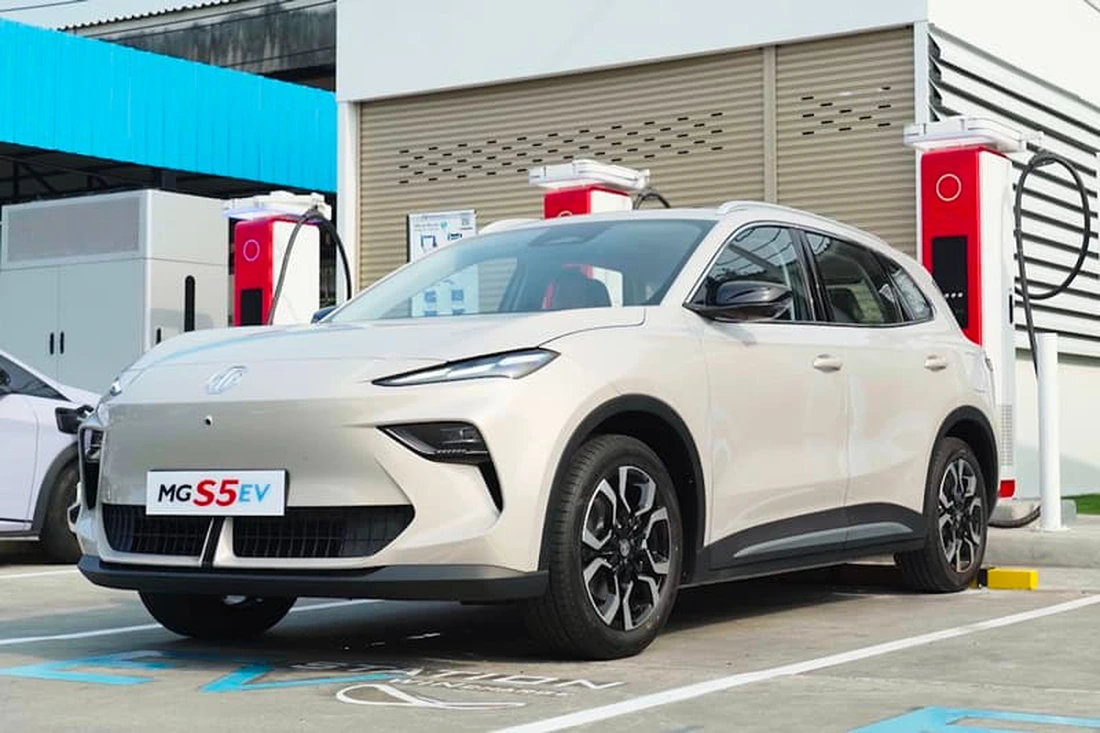 MG S5 EV ra mắt tại BIMS 2025, thế chân ZS EV chờ ngày về Việt Nam đấu VinFast VF 7 - Ảnh 1.