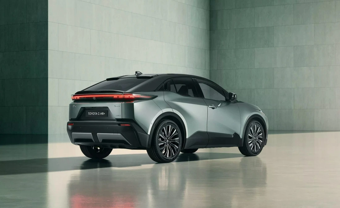 Bất ngờ có bản thuần điện Toyota C-HR+ hút người dùng độc thân - Ảnh 3.