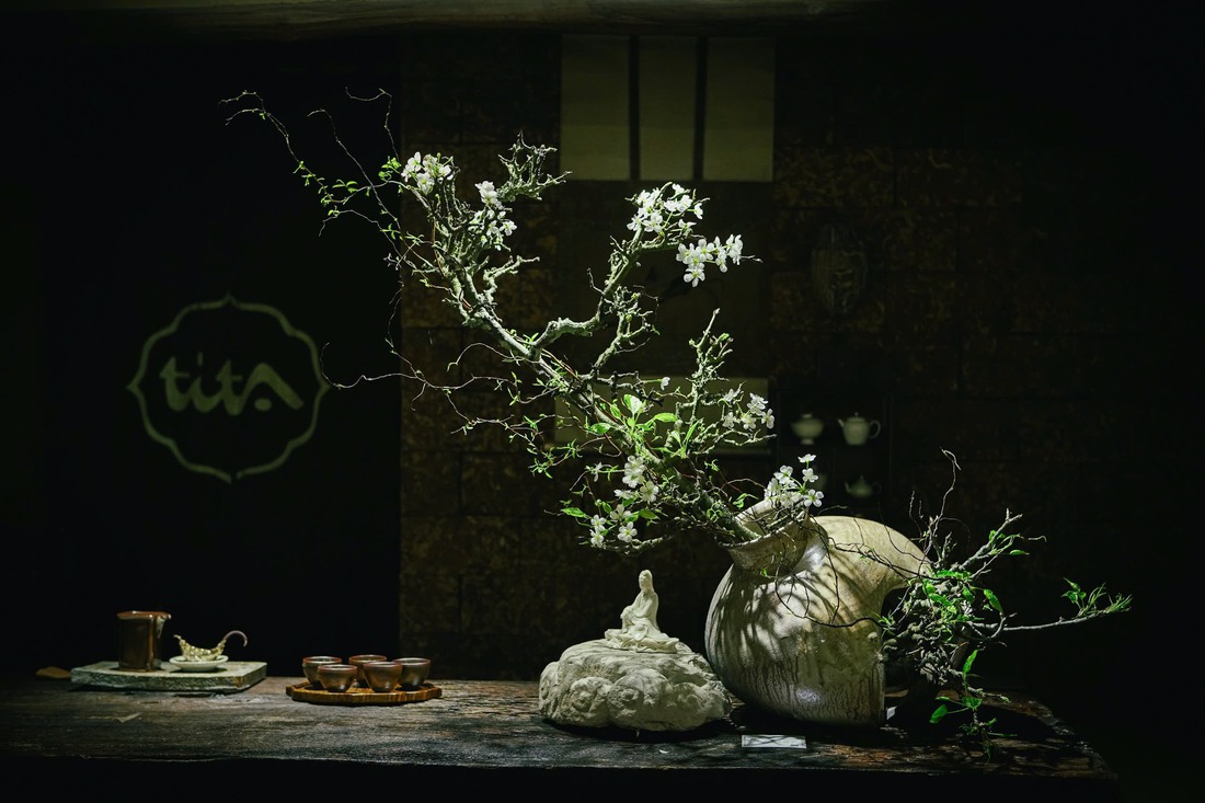 アーティスト Do Thi Thu Phuong の「精神」の生け花の花壇に魅了されました - 写真 5。