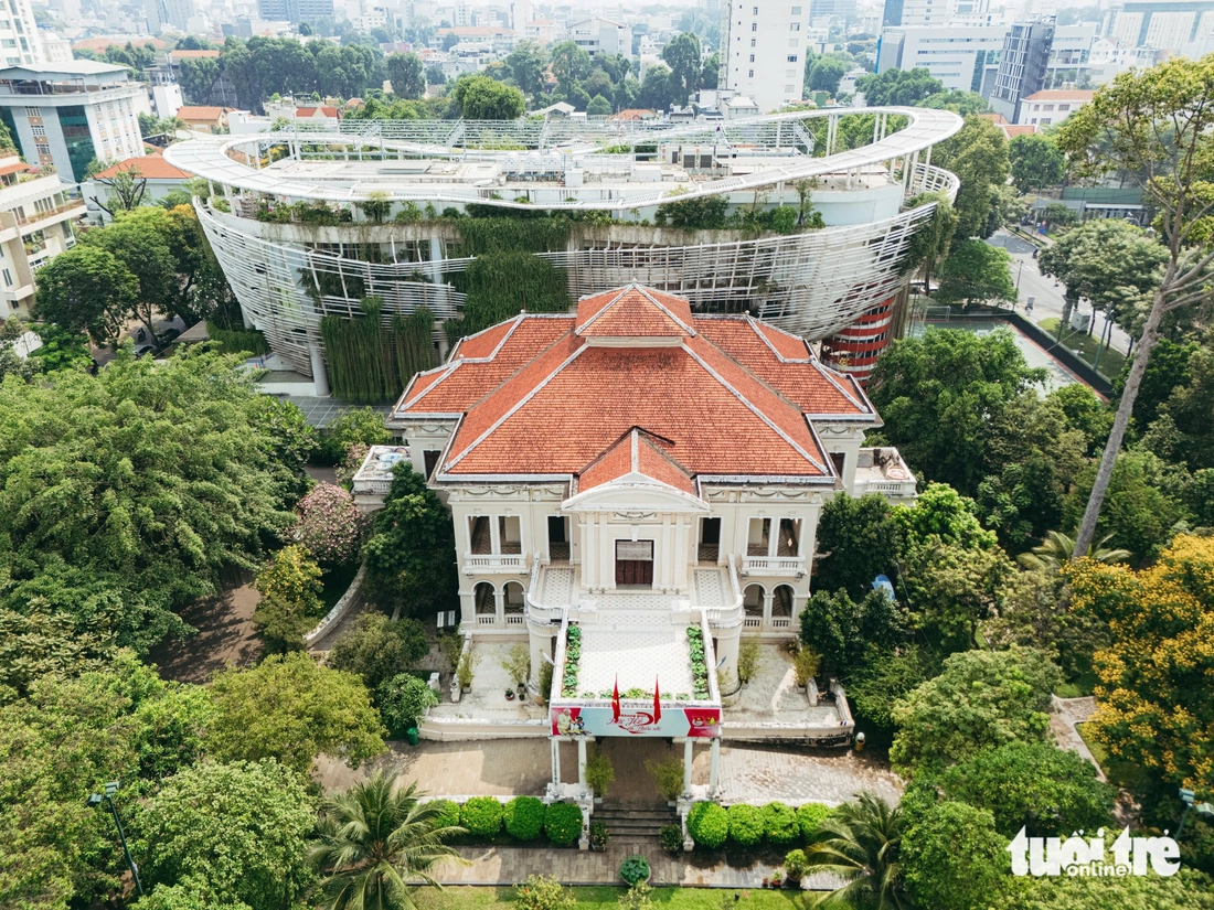 Top 11 công trình kiến trúc tiêu biểu có đền tưởng niệm Vua Hùng, Nhà hát Hòa Bình, Nhà Thiếu nhi - Ảnh 7.