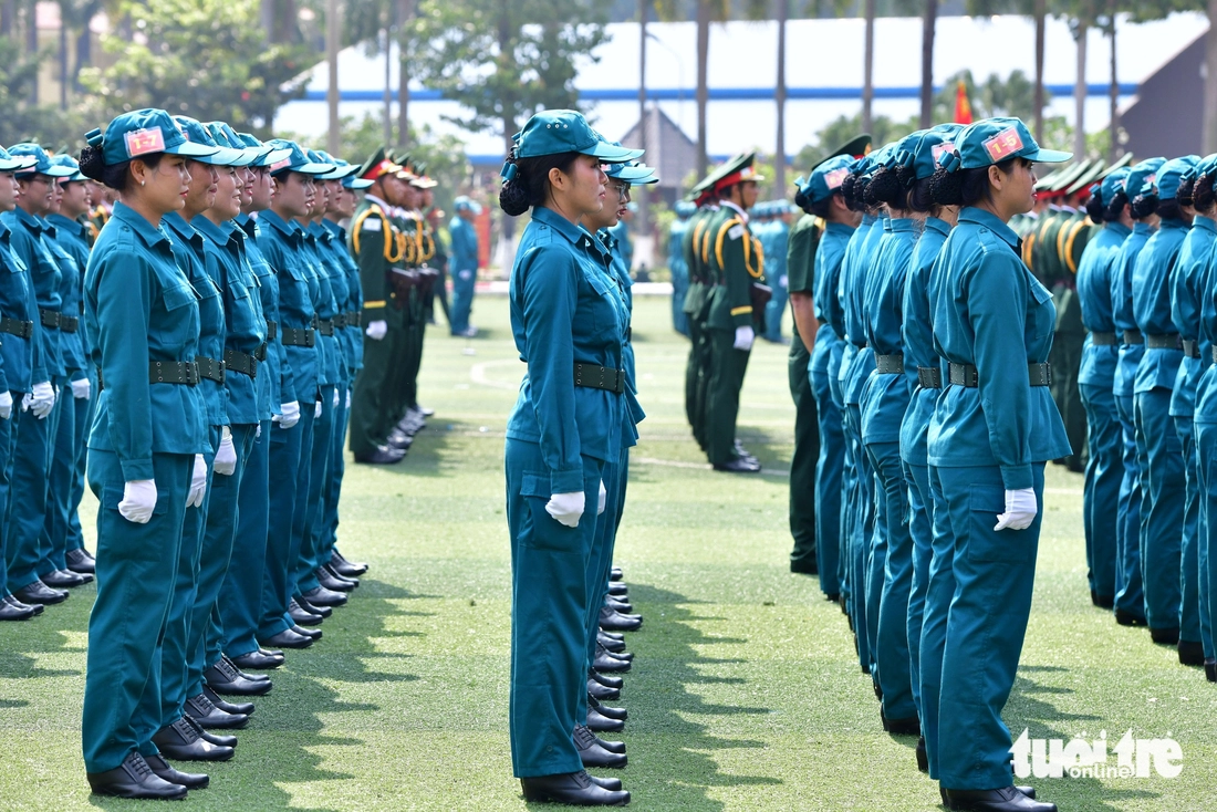 Chiến sĩ căng mình tập luyện dưới cái nắng gay gắt chuẩn bị đại lễ 30-4 - Ảnh 12.