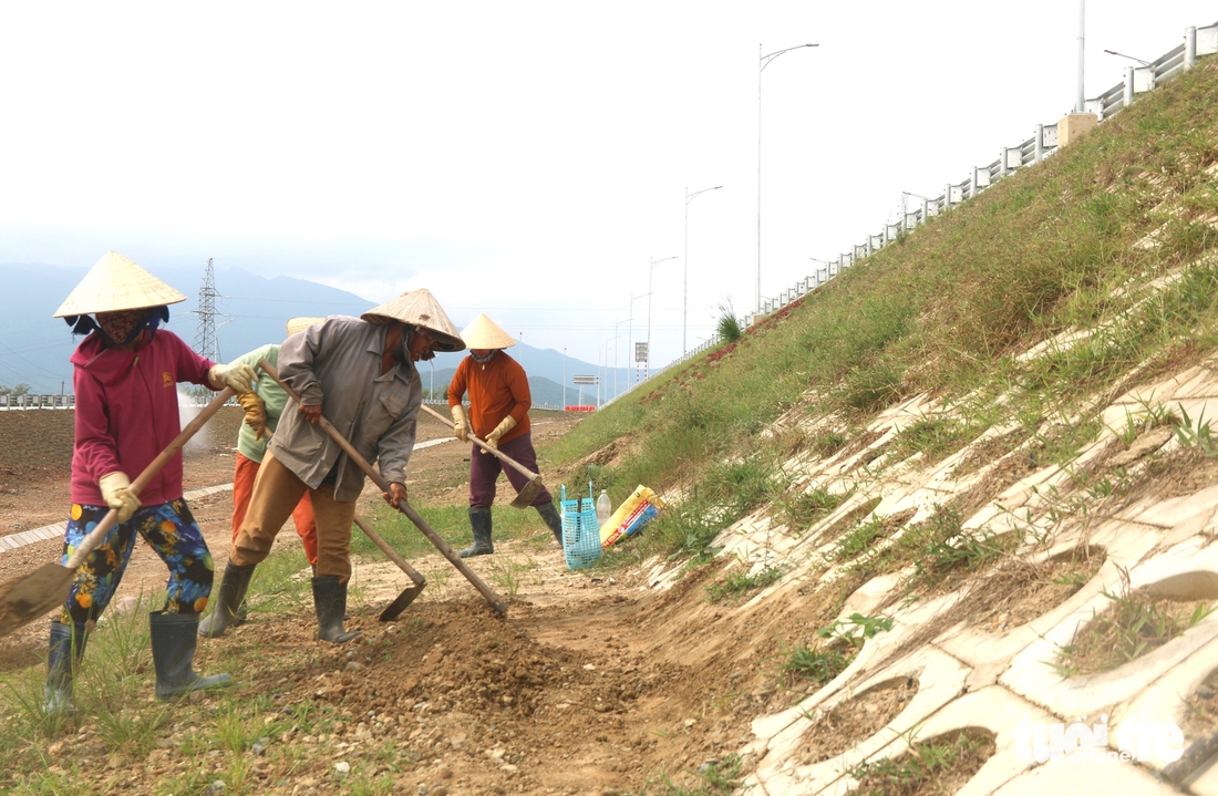 Cận cảnh cao tốc Vân Phong - Nha Trang sắp về đích, dự kiến khai thác dịp 30-4 - Ảnh 9.