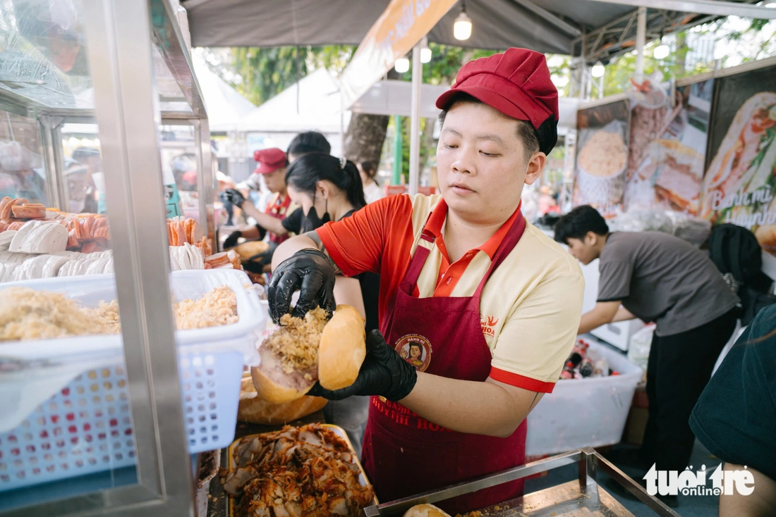 ĐA DẠNG CÁC LOẠI BÁNH MÌ HỘI TỤ TẠI LỄ HỘI BÁNH MÌ 2025 - Ảnh 1.