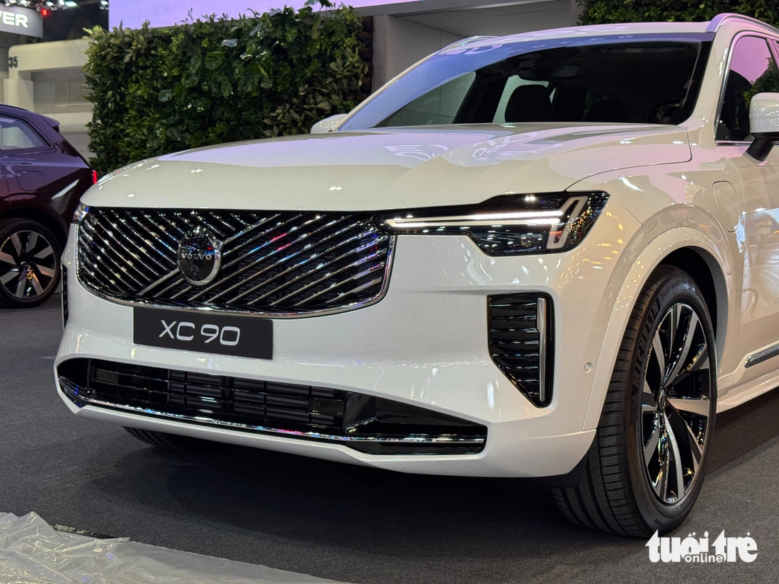 Volvo XC90 2025 sắp về Việt Nam có gì: Máy hybrid 455 mã lực, chạy không cần xăng 70km - Ảnh 2.