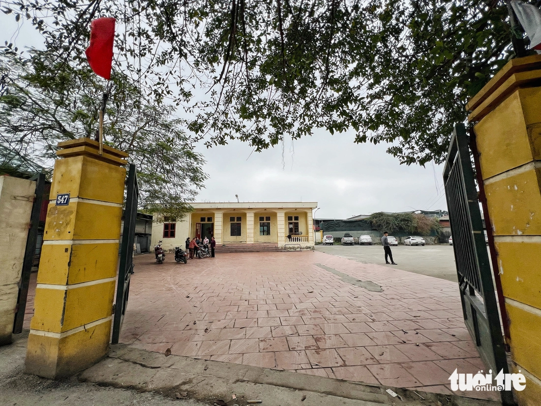 Cận cảnh nơi làm đường cắt giữa nhà văn hóa khiến dân phản ứng mà Chủ tịch Hà Nội chỉ đạo kiểm tra - Ảnh 2.