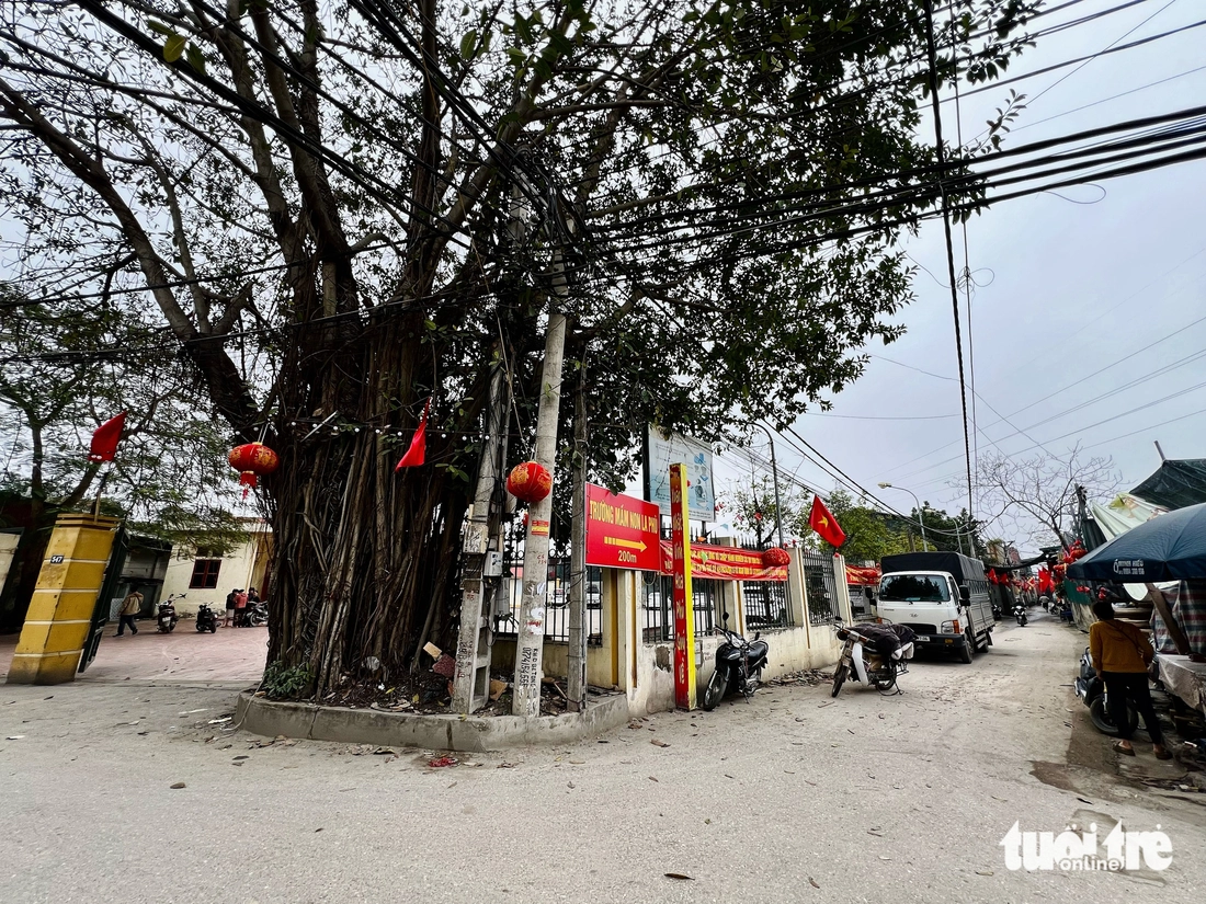 Cận cảnh nơi làm đường cắt giữa nhà văn hóa khiến dân phản ứng mà Chủ tịch Hà Nội chỉ đạo kiểm tra - Ảnh 3.