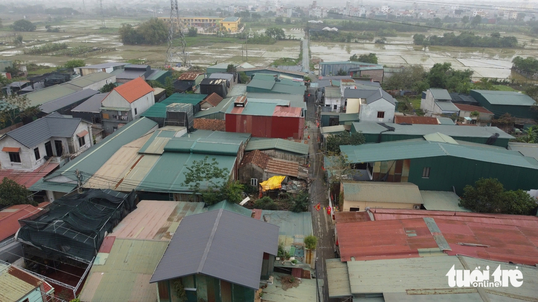 Vụ làm đường cắt chính giữa nhà văn hóa khiến dân phản ứng， huyện Hoài Đức báo cáo gì? - Ảnh 5.