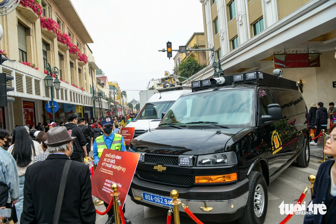 Dàn xe bọc thép, phòng chống bạo loạn của Bộ Công an trưng bày giữa trung tâm Hà Nội - Ảnh 13.