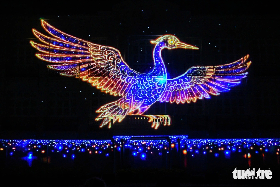 Trải nghiệm thú vị với màn trình chiếu 3D Mapping trên tòa nhà 125 năm tuổi tại Đà Nẵng - Ảnh 3. Trải nghiệm thú vị với màn trình chiếu 3D Mapping trên tòa nhà 125 năm tuổi tại Đà Nẵng - Ảnh 3.