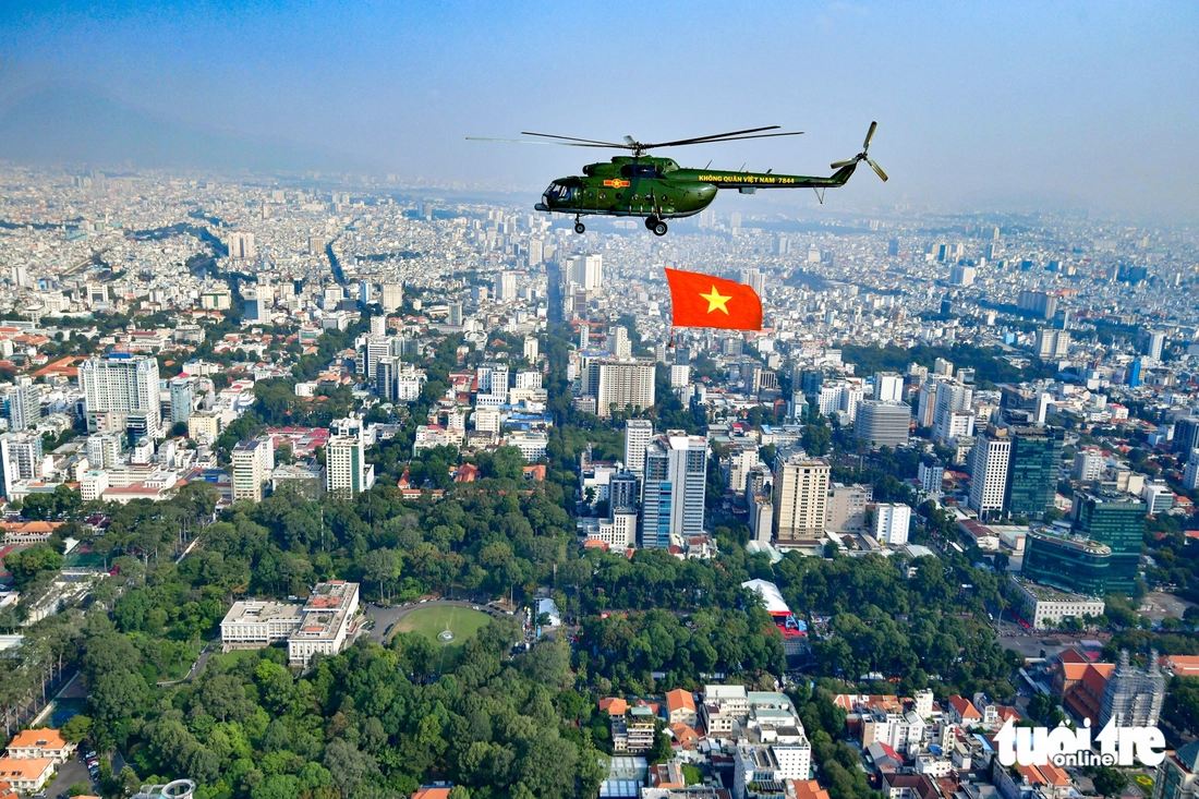 Những hình ảnh đẹp ghi dấu đại lễ 30-4 - Ảnh 10.