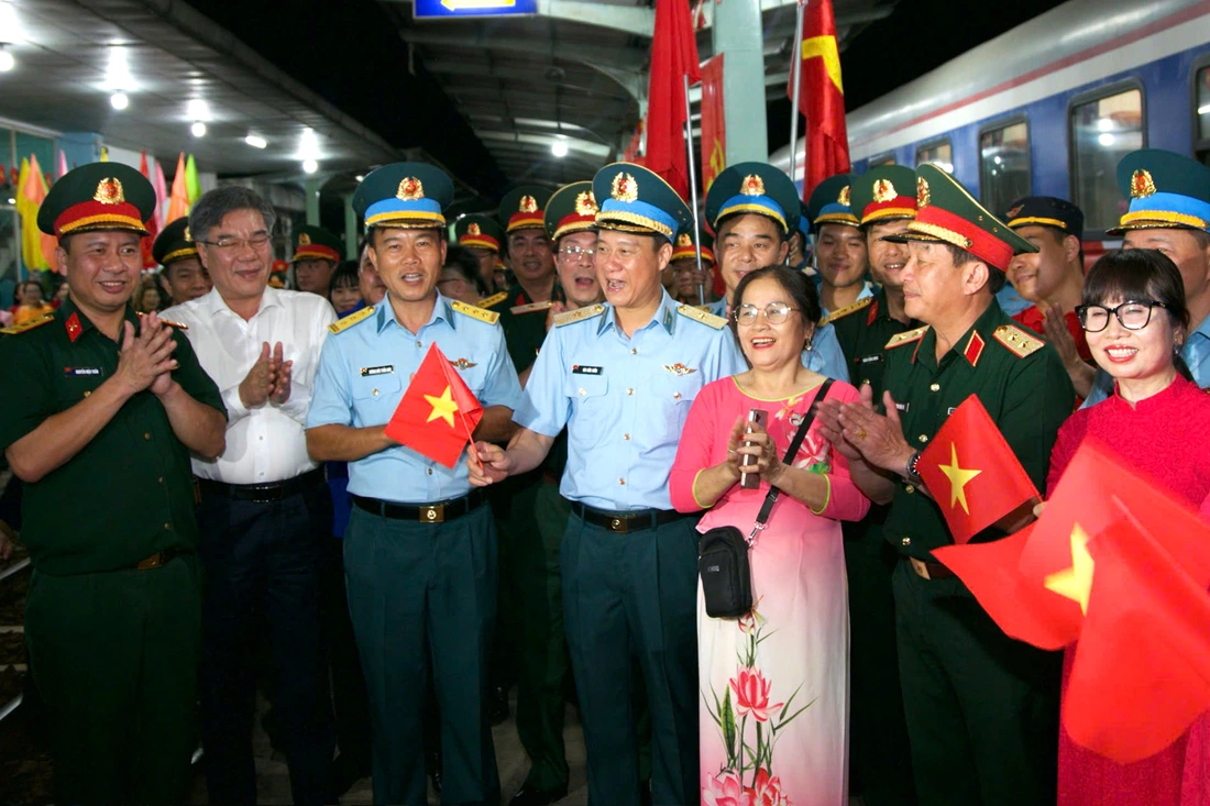 diễu binh - Ảnh 4.