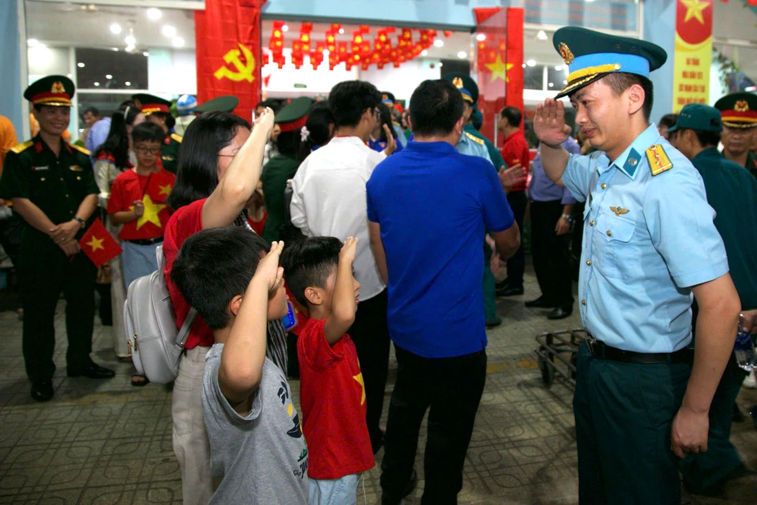 diễu binh - Ảnh 6.