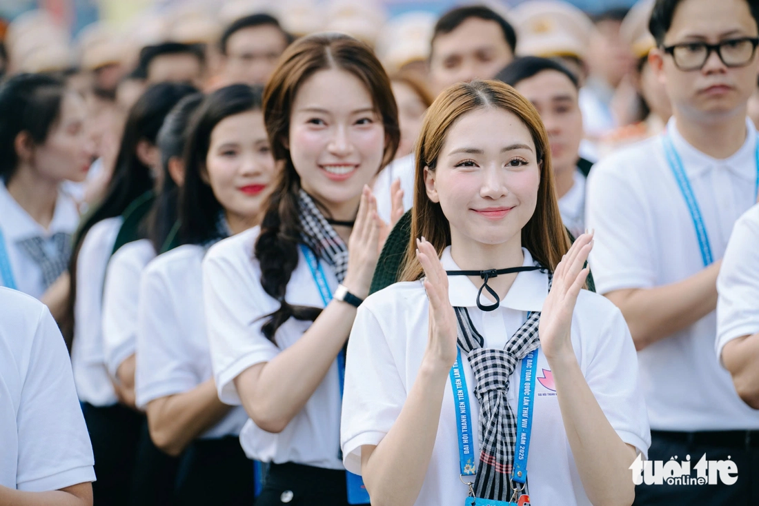 444 đại biểu Thanh niên tiên tiến làm theo lời Bác thắp sáng lý tưởng sống đẹp, sống có ích 444 đại biểu Thanh niên tiên tiến làm theo lời Bác thắp sáng lý tưởng sống đẹp, sống có ích
