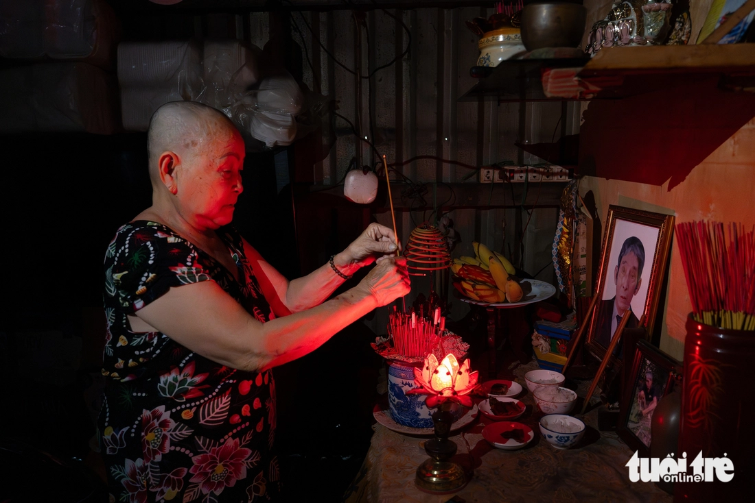 Cuộc sống trong những căn nhà 'còn ở được ngày nào hay ngày đó' trên kênh rạch quận 8 - Ảnh 7.