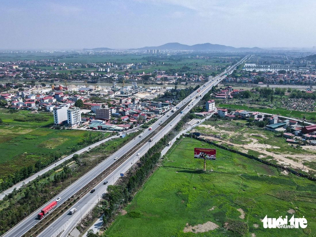 Đề xuất cao tốc Hà Nội - Bắc Giang lên 10 làn: Xe máy, container sẽ không còn cảnh chen chúc - Ảnh 1. cao tốc - Ảnh 1.