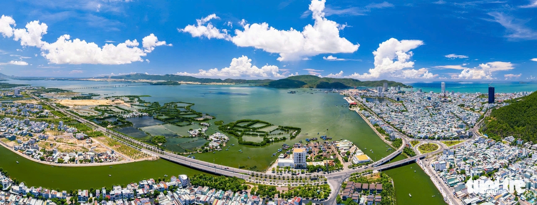 Nhìn từ trên cao, thấy một Quy Nhơn lộng lẫy - Ảnh 1. Quy Nhơn - Ảnh 1.