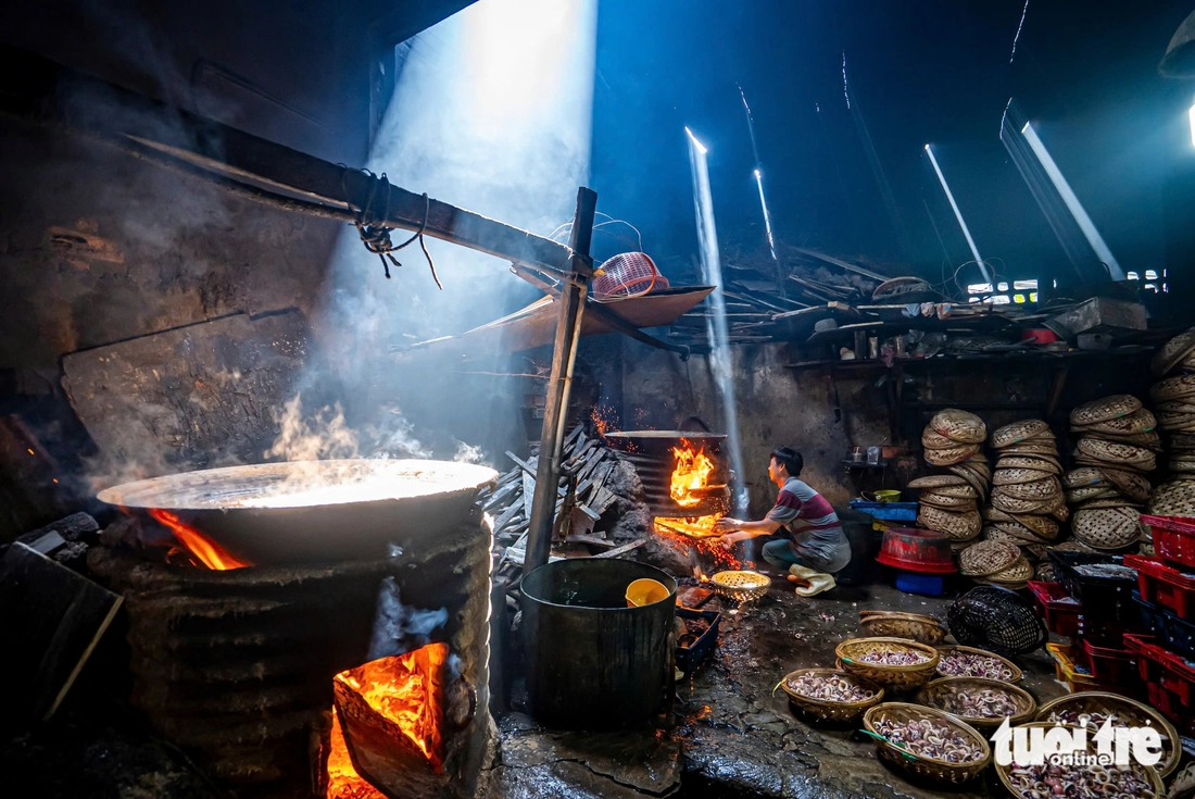 Nghề hấp cá,mực ở Quy Nhơn: Giữ lửa trong gian bếp nồng mùi biển - Ảnh 3. Quy Nhơn - Ảnh 3.