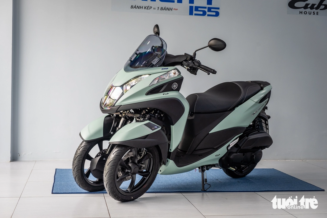 Yamaha Tricity 155 dáng lạ về Việt Nam, phanh đỗ như ô tô, giá quy đổi trên trăm triệu - Ảnh 1.