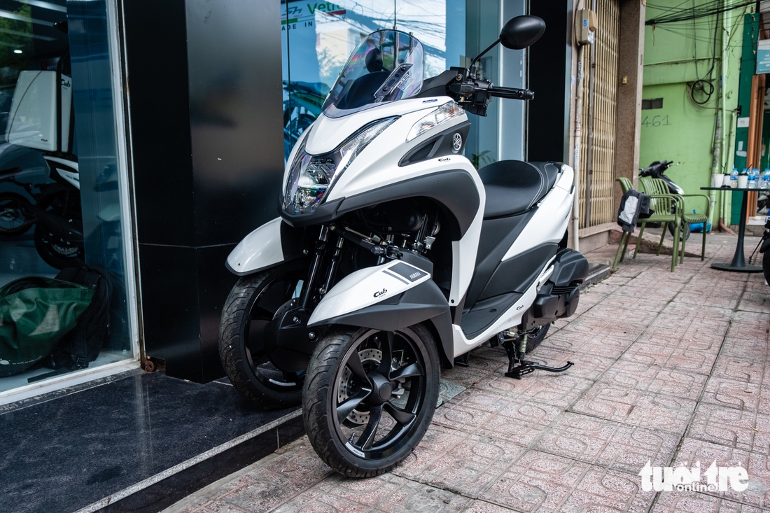 Yamaha Tricity 155 dáng lạ về Việt Nam, phanh đỗ như ô tô, giá quy đổi trên trăm triệu - Ảnh 4.