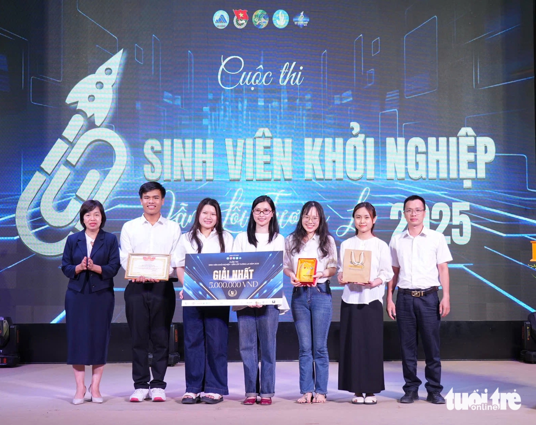 Sinh viên gọi vốn khởi nghiệp, các ‘shark’ đầu tư ngay tại giảng đường - Ảnh 4.