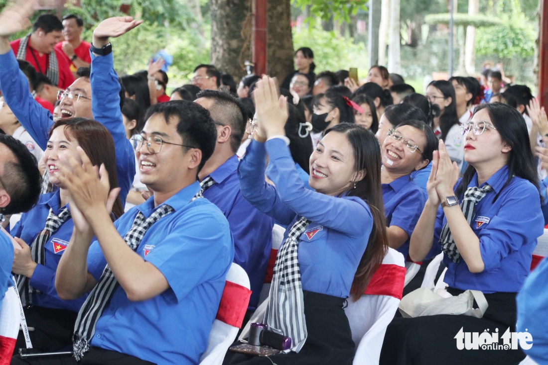 Tuổi trẻ TP.HCM giao lưu 'Từ Bến Nhà Rồng về Làng Sen quê Bác' - Ảnh 1.