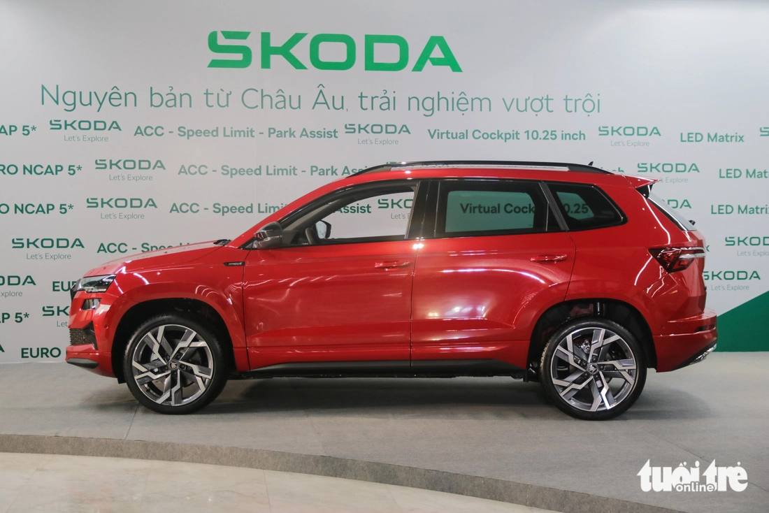 Skoda Karoq 2025 ra mắt Việt Nam: Giá từ hơn 1 tỉ đồng, thêm ADAS, bản thể thao đấu Mazda CX-5 - Ảnh 4.
