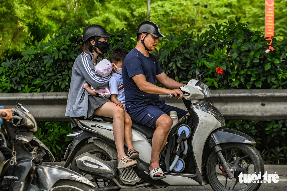 Dòng xe gần 7km ùn ùn vào Hà Nội dù chưa hết nghỉ lễ, đi từ giữa trưa cũng không thoát tắc đường - Ảnh 9.