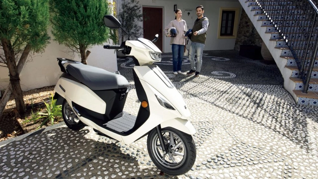 Xe máy điện Suzuki e-Address sắp đến Việt Nam: 87km/sạc, giá quy đổi từ 36 triệu đồng - Ảnh 9.