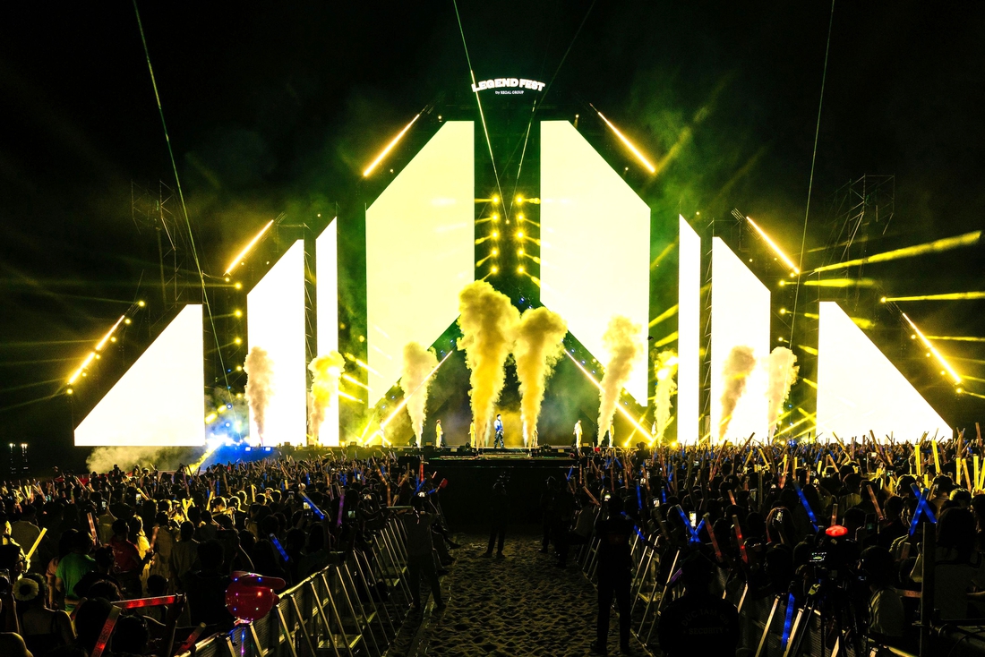 Đại nhạc hội 'Legend Fest 2025 In Dong Hoi' - Ảnh 1.