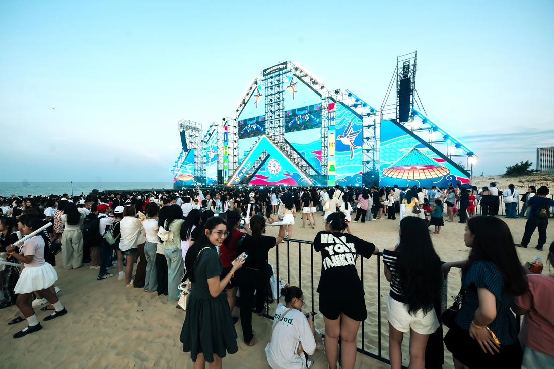 Đại nhạc hội 'Legend Fest 2025 In Dong Hoi' - Ảnh 2.