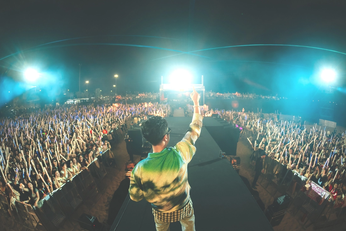 Đại nhạc hội 'Legend Fest 2025 In Dong Hoi' - Ảnh 3.