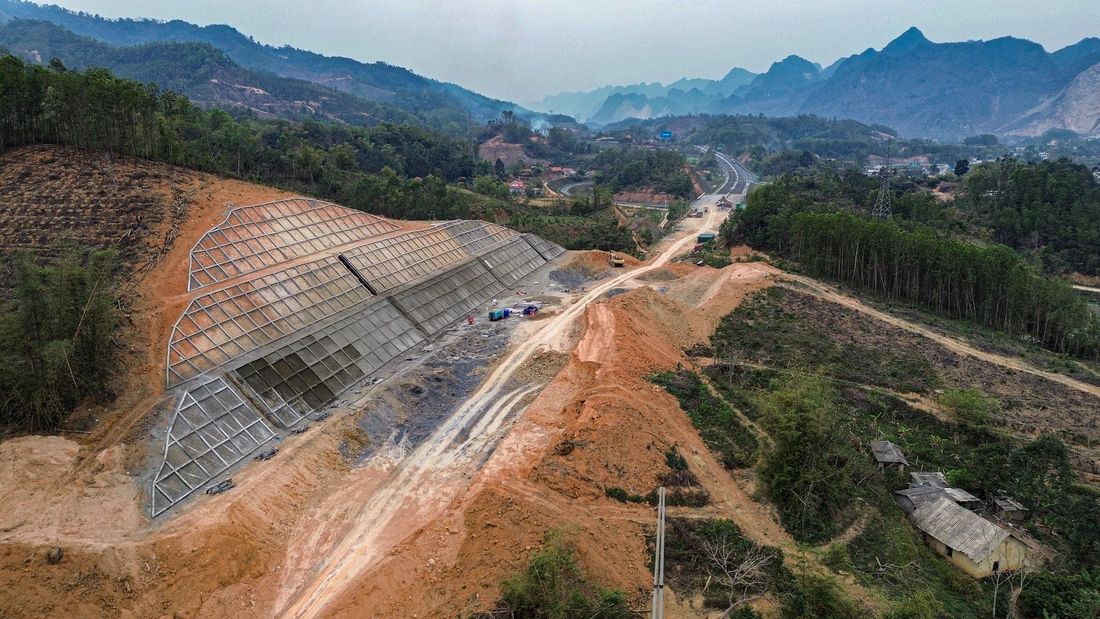 Cận cảnh cao tốc 11.000 tỉ kết nối giao thương với Trung Quốc dần 'lộ diện' - Ảnh 3. cao tốc - Ảnh 2.