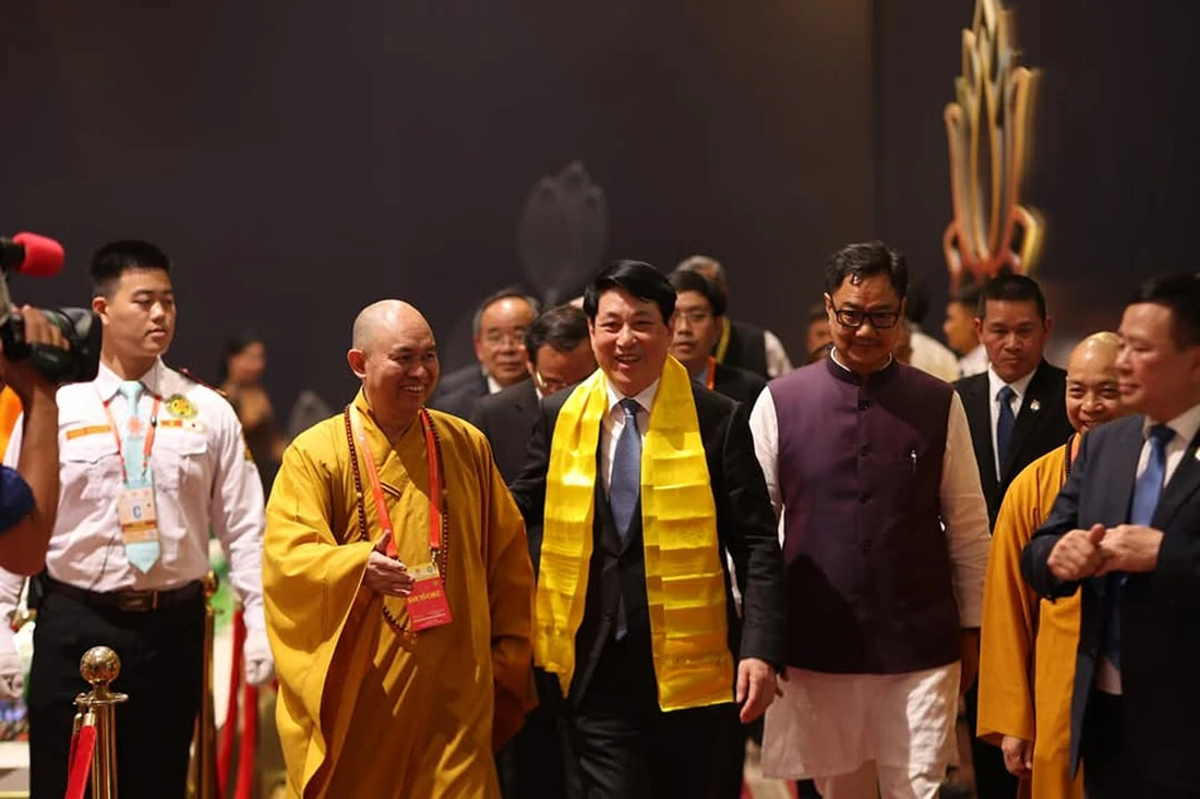 'Đưa tâm từ bi vào chính sách, mang trí tuệ vào định hướng phát triển' - Ảnh 2. Vesak - Ảnh 2.