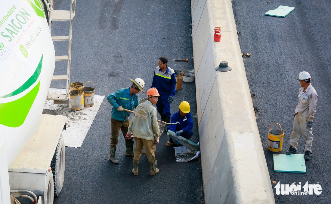 Toàn cảnh hầm chui tại nút An Phú đã 'xong 99%' nhưng chưa biết ngày thông xe vì chờ máy bơm - Ảnh 8.