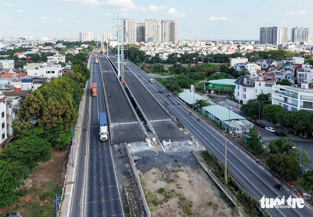 Toàn cảnh hầm chui tại nút An Phú đã 'xong 99%' nhưng chưa biết ngày thông xe vì chờ máy bơm - Ảnh 12.