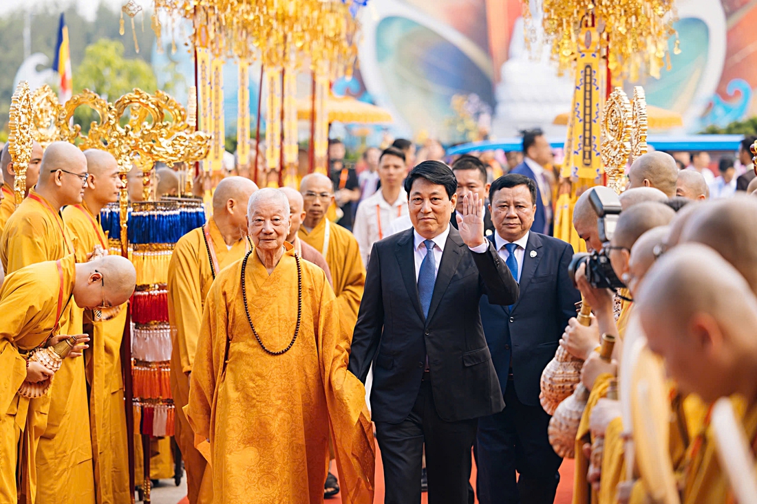 'Đưa tâm từ bi vào chính sách, mang trí tuệ vào định hướng phát triển' - Ảnh 1. Vesak - Ảnh 1.