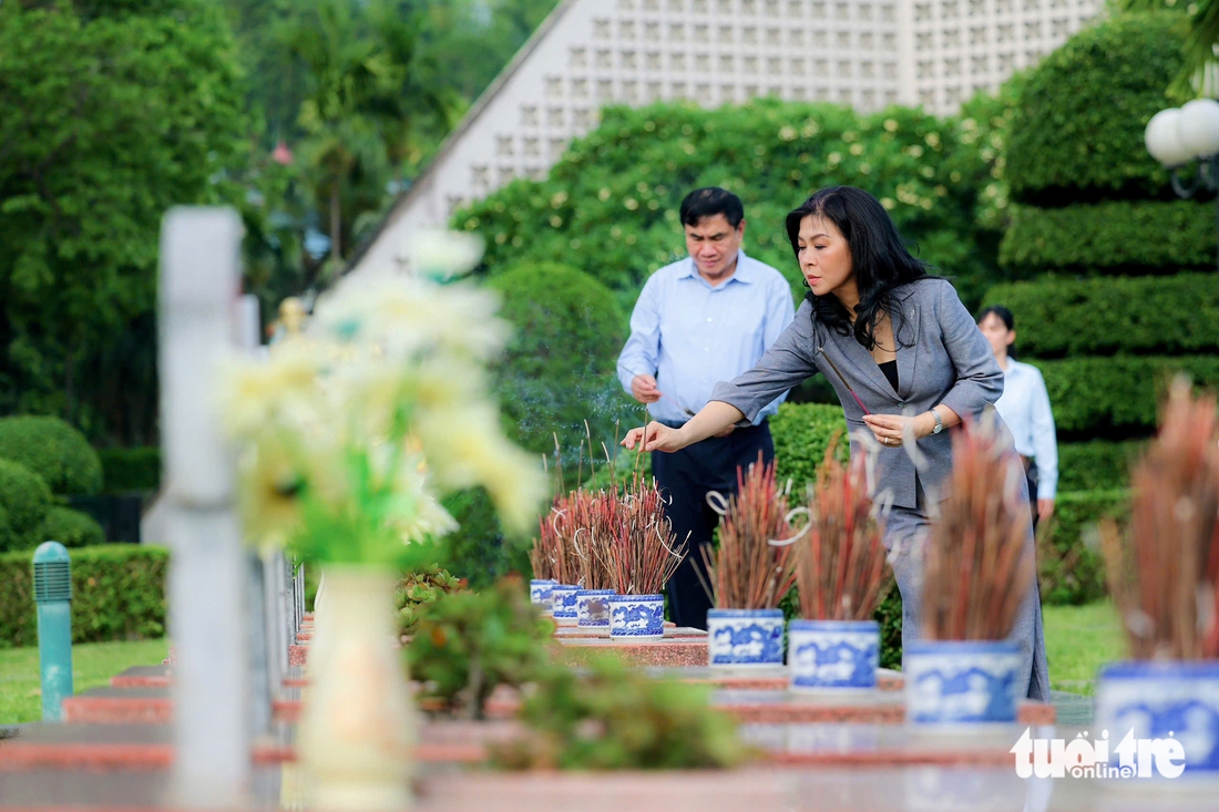 Phu nhân Ngô Phương Ly và Tết thiếu nhi đặc biệt ở vùng biên - Ảnh 13.