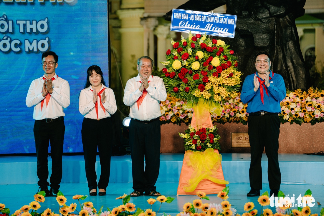 Chủ tịch UBND TP.HCM đặt hàng nhà thiếu nhi dành những điều tốt đẹp nhất cho thiếu nhi - Ảnh 7. Chủ tịch UBND TP.HCM đặt hàng nhà thiếu nhi dành những điều tốt đẹp nhất cho bạn nhỏ - Ảnh 7.
