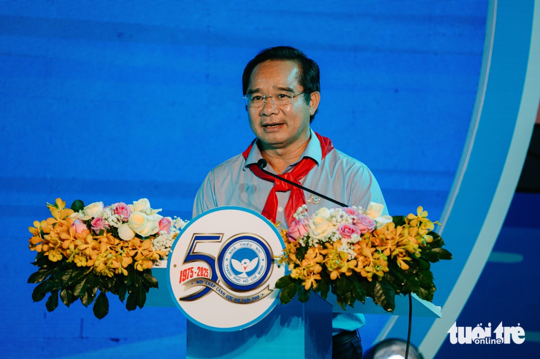 Chủ tịch UBND TP.HCM đặt hàng nhà thiếu nhi dành những điều tốt đẹp nhất cho thiếu nhi - Ảnh 1. Chủ tịch UBND TP.HCM đặt hàng nhà thiếu nhi dành những điều tốt đẹp nhất cho bạn nhỏ - Ảnh 1.