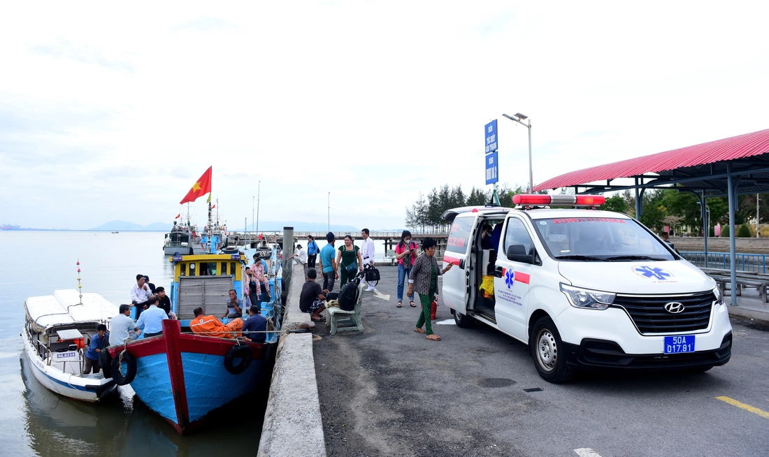 Tăng thêm phương tiện cấp cứu ngoại viện: Không để cấp cứu đường thủy bị lãng quên - Ảnh 1. cấp cứu đường thủy - Ảnh 1.
