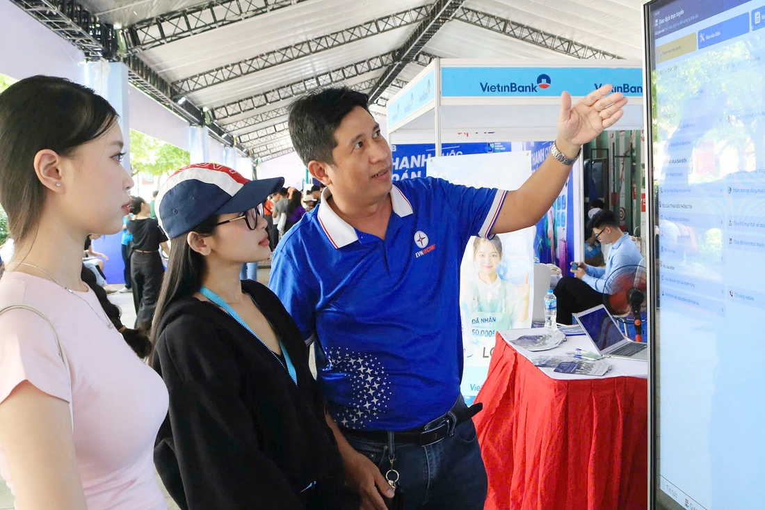 Lễ hội Ngày không tiền mặt 2025 trong mắt sinh viên truyền thông sáng tạo - Ảnh 12. Lễ hội Ngày không tiền mặt 2025 trong mắt sinh viên truyền thông sáng tạo - Ảnh 12.