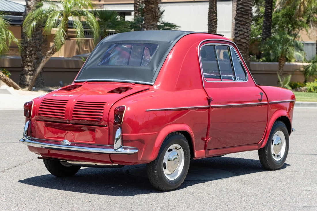 Ô tô mini Vespa ngắn hơn Wuling Mini EV, chỉ đủ 2 người ngồi, được đánh giá 'lái hay không ngờ' - Ảnh 13.