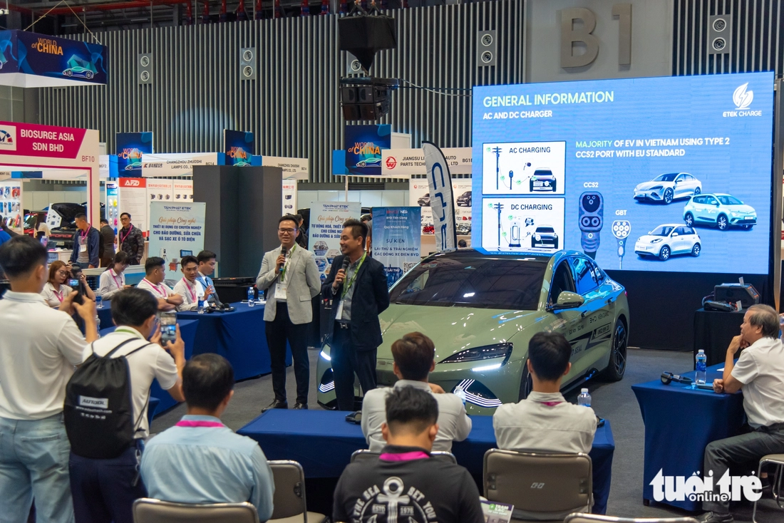 Dạo một vòng triển lãm Automechanika 2025: Gần 1.000 gian hàng, vào cửa miễn phí, nhiều 'đồ chơi' dành cho ai thích độ xe- Ảnh 2. Một vòng Triển lãm Automechanika 2025: Nhiều 'đồ chơi' cho người thích độ xe - Ảnh 2.
