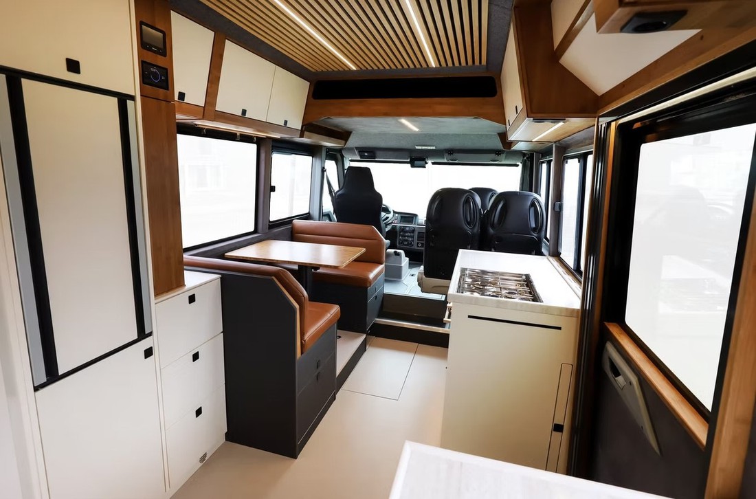 Nhà di động 'nồi đồng cối đá' được ví như 'Land Rover của motorhome', giá từ 16,5 tỉ đồng - Ảnh 7.