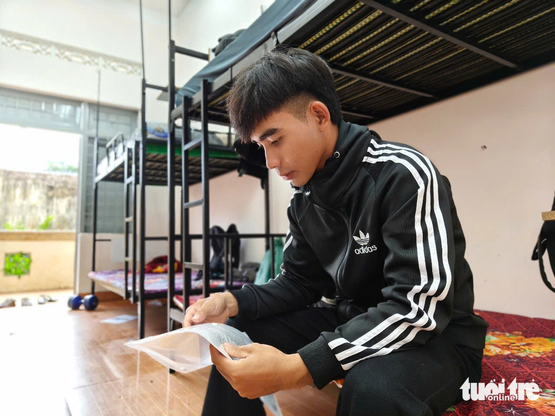 Học trò vùng sâu Đắk Lắk khăn gói đi thi tốt nghiệp THPT - Ảnh 2.