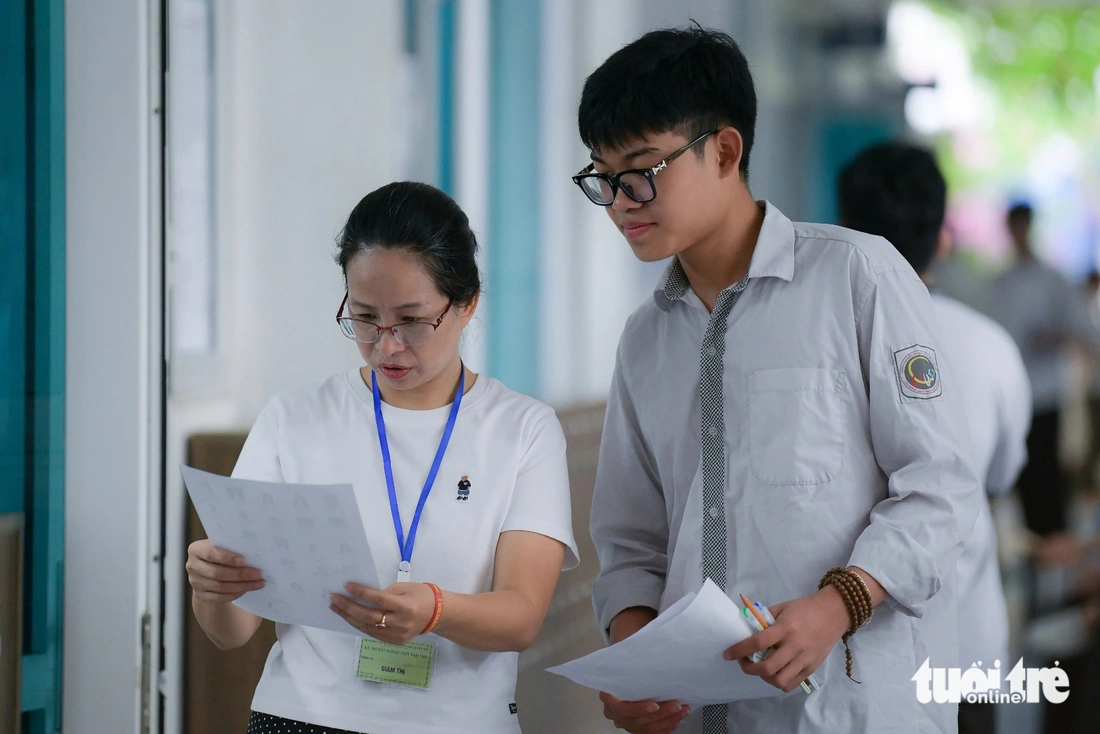 Sáng nay, sĩ tử thi môn văn kỳ thi tốt nghiệp THPT 2025 - Ảnh 15. thi tốt nghiệp - Ảnh 20.