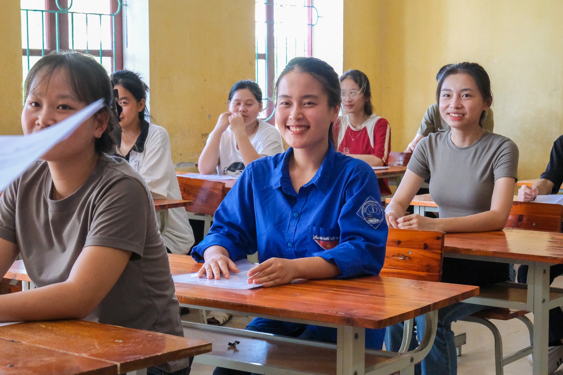 Bữa cơm chan đầy yêu thương của cha mẹ nơi 'ký túc xá dã chiến' mùa thi - Ảnh 10. thi tốt nghiệp - Ảnh 10.