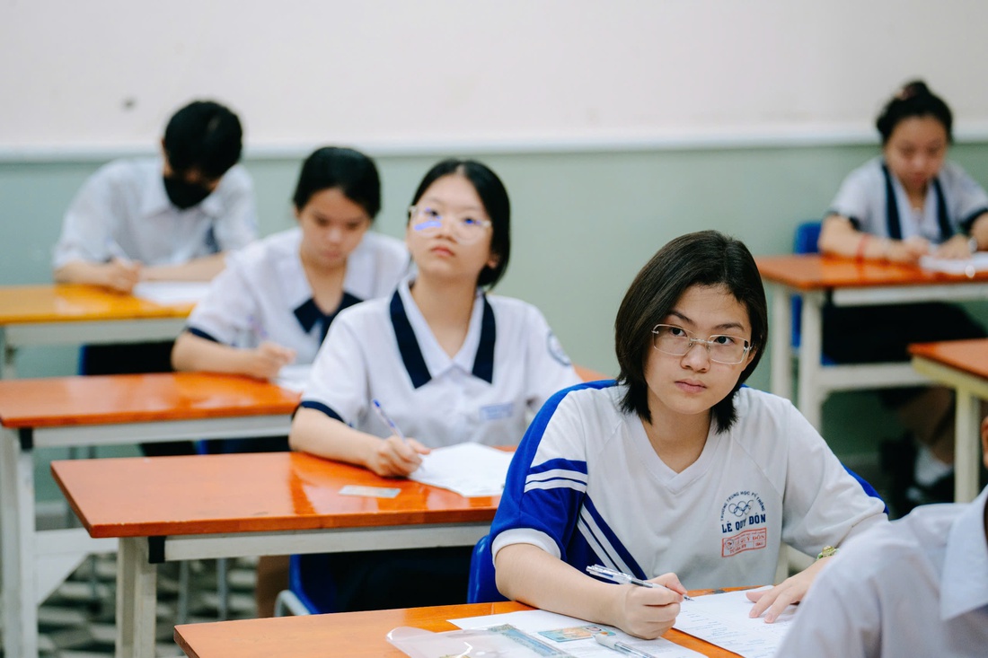 Hơn 1,1 triệu thí sinh bắt đầu thi môn văn kỳ thi tốt nghiệp THPT 2025 - Ảnh 30. thi tốt nghiệp - Ảnh 30.